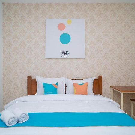 Sans Hotel Queen Batu Sumber Brantas Exterior foto