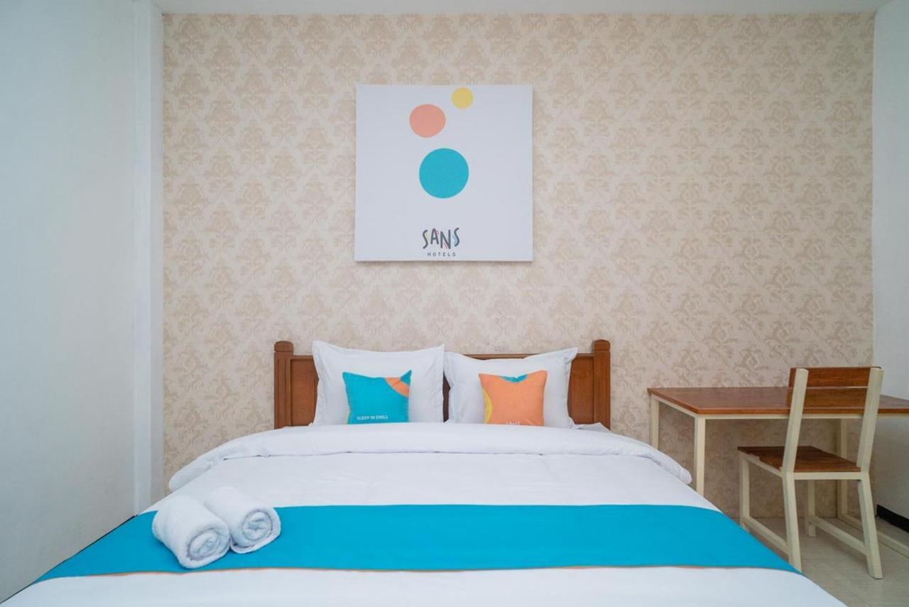 Sans Hotel Queen Batu Sumber Brantas Exterior foto