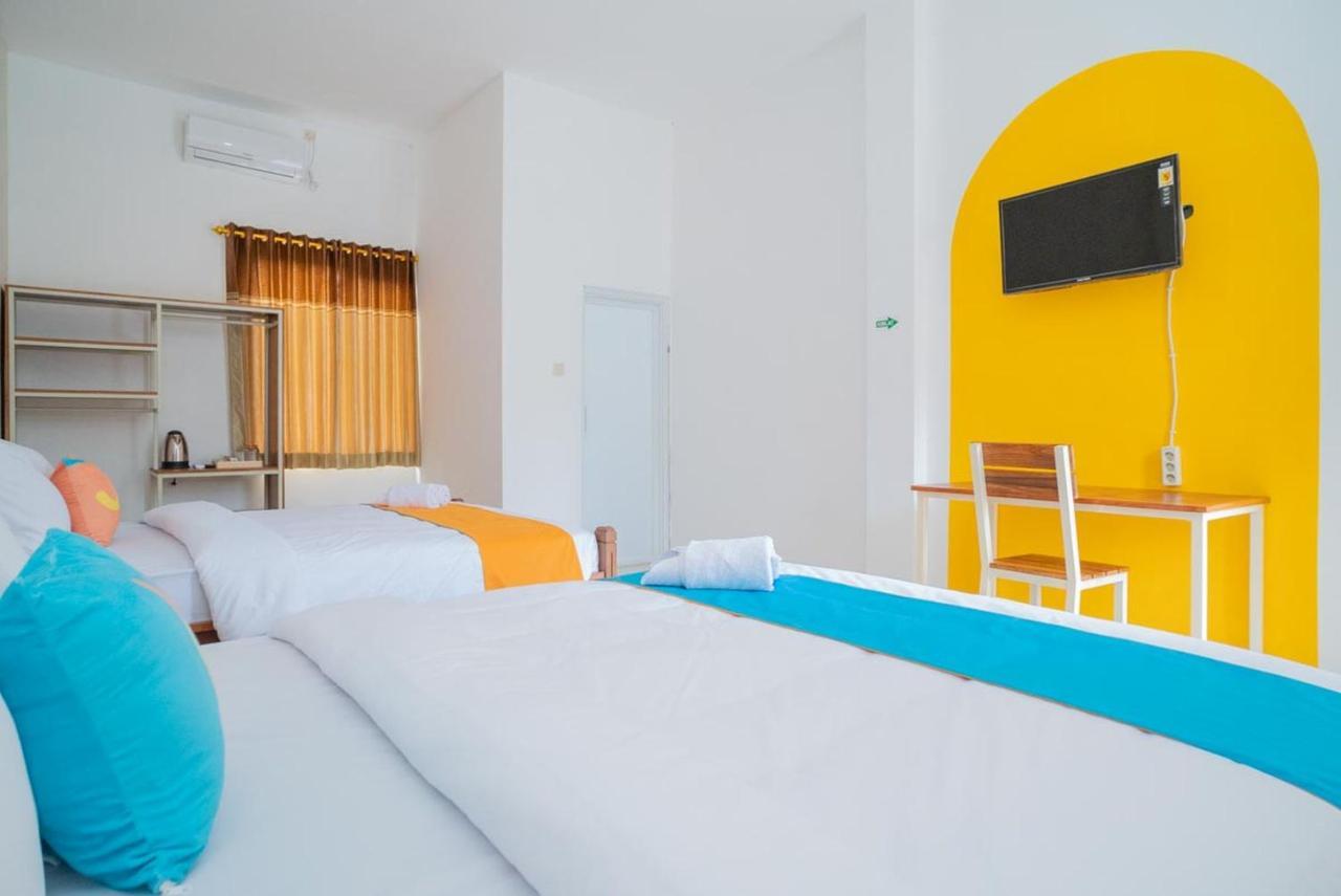 Sans Hotel Queen Batu Sumber Brantas Exterior foto