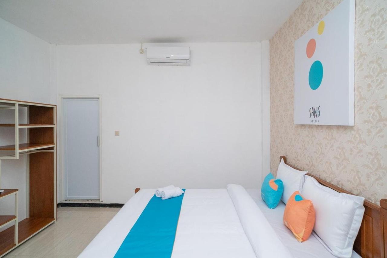 Sans Hotel Queen Batu Sumber Brantas Exterior foto