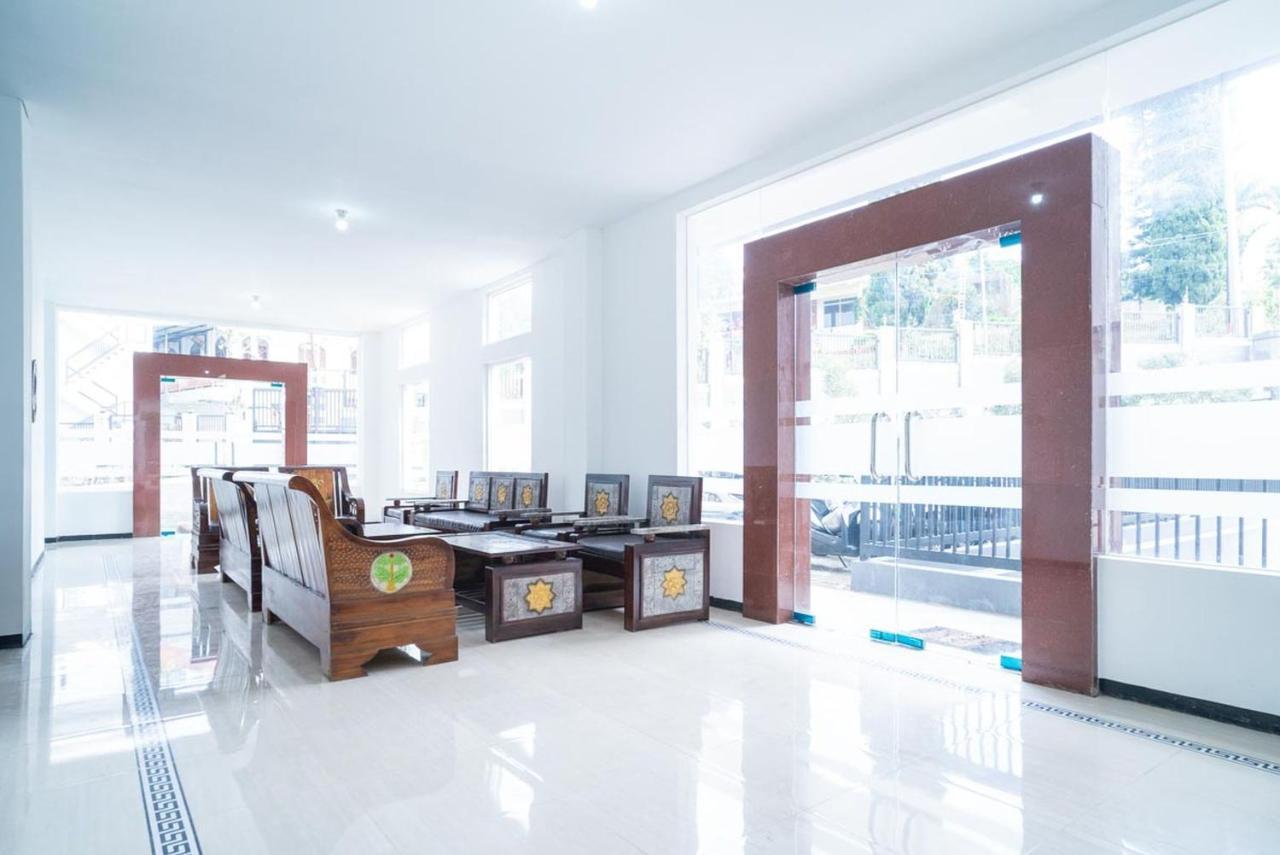 Sans Hotel Queen Batu Sumber Brantas Exterior foto
