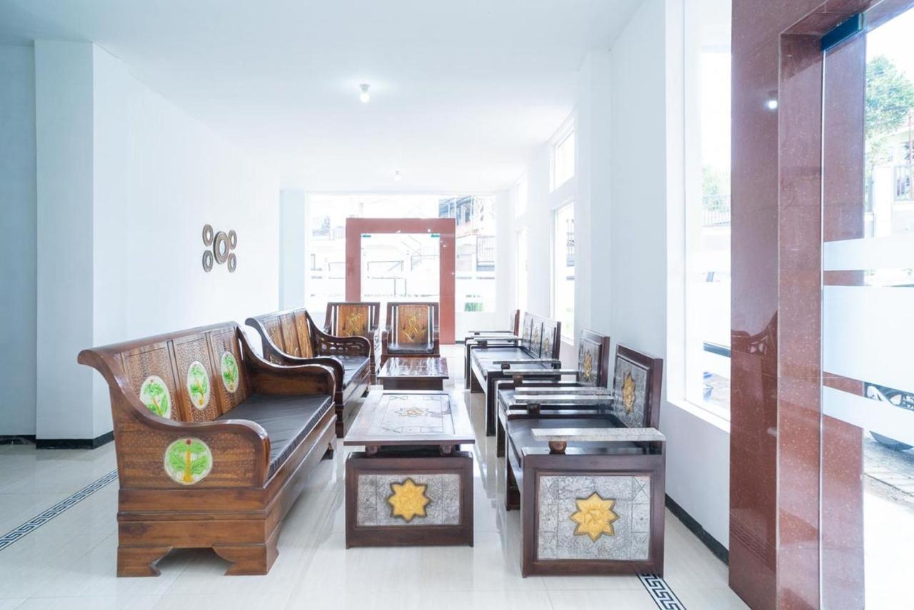 Sans Hotel Queen Batu Sumber Brantas Exterior foto