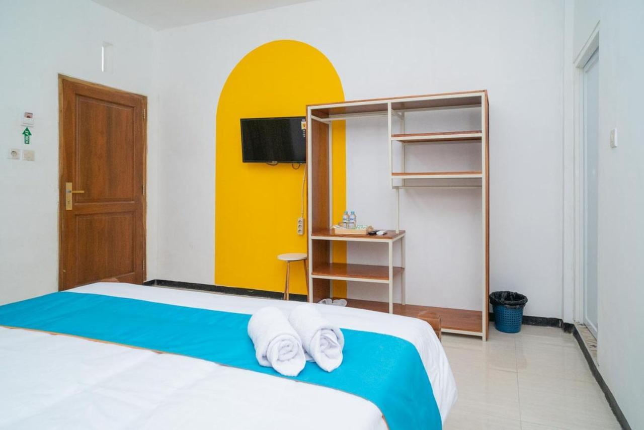 Sans Hotel Queen Batu Sumber Brantas Exterior foto