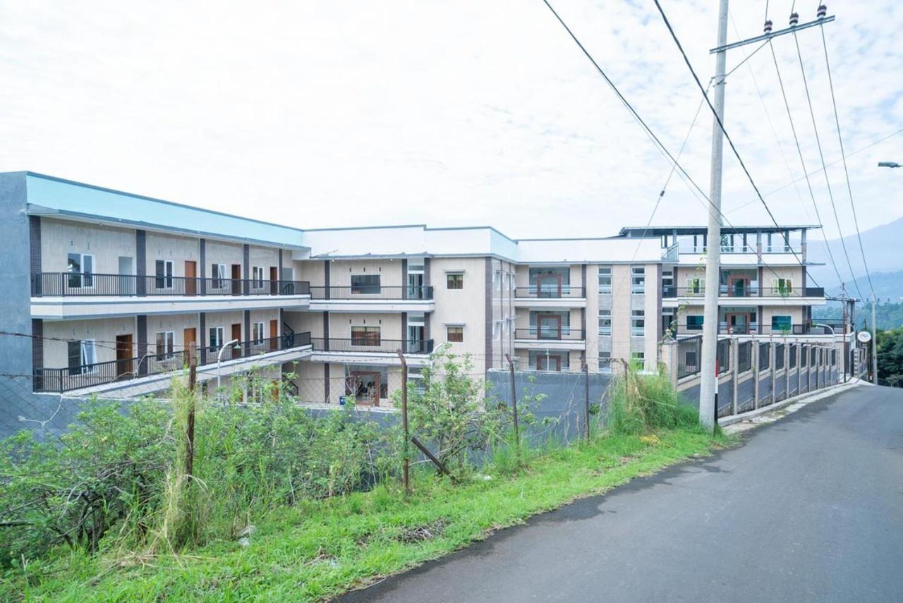 Sans Hotel Queen Batu Sumber Brantas Exterior foto