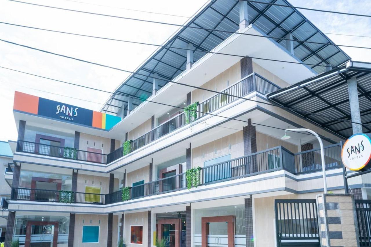 Sans Hotel Queen Batu Sumber Brantas Exterior foto