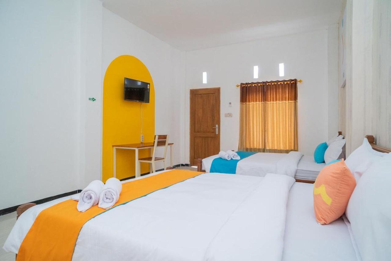 Sans Hotel Queen Batu Sumber Brantas Exterior foto