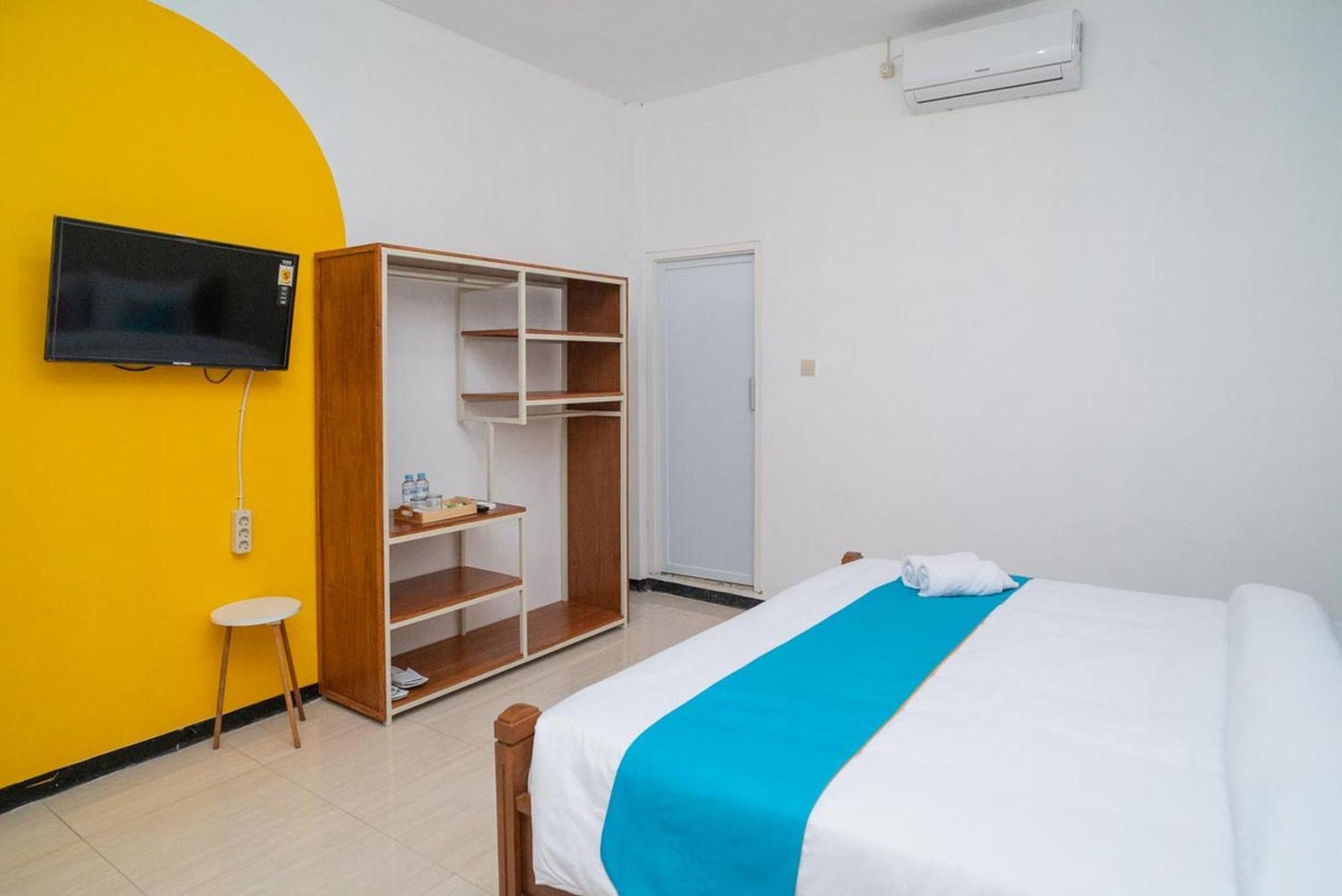 Sans Hotel Queen Batu Sumber Brantas Habitación foto